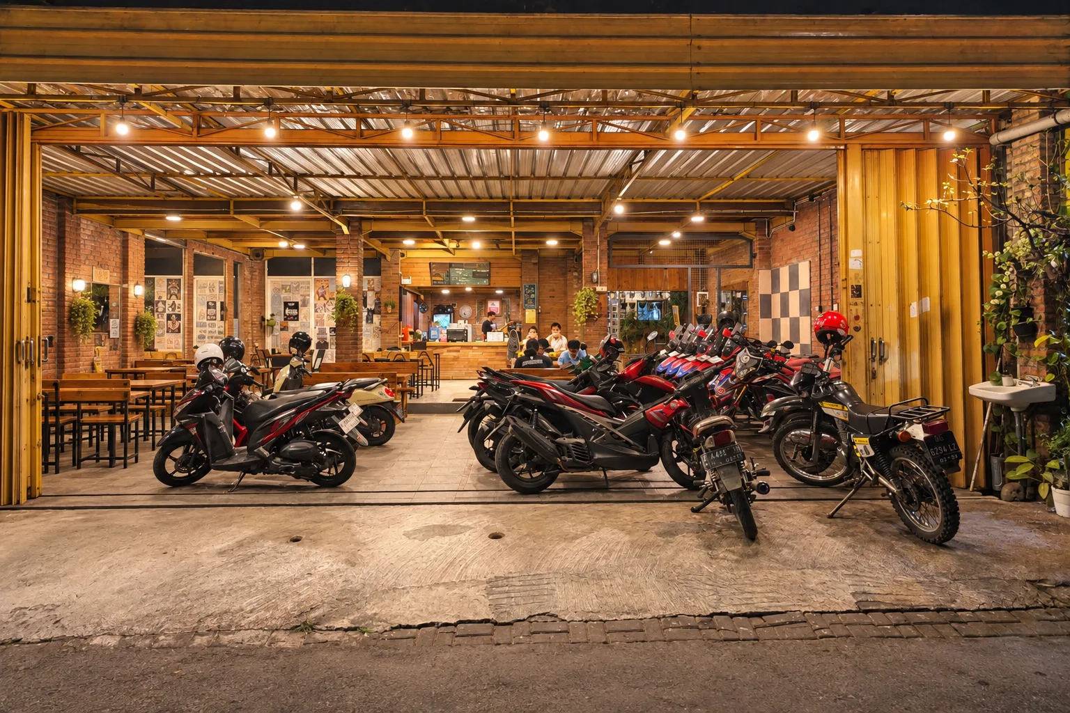 Motor di area luar Dapur Sajen